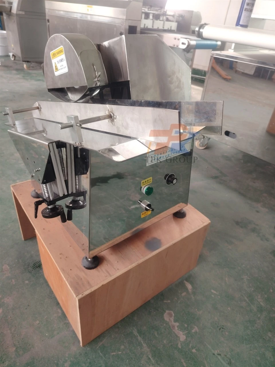 hot dog bun slicer (4)